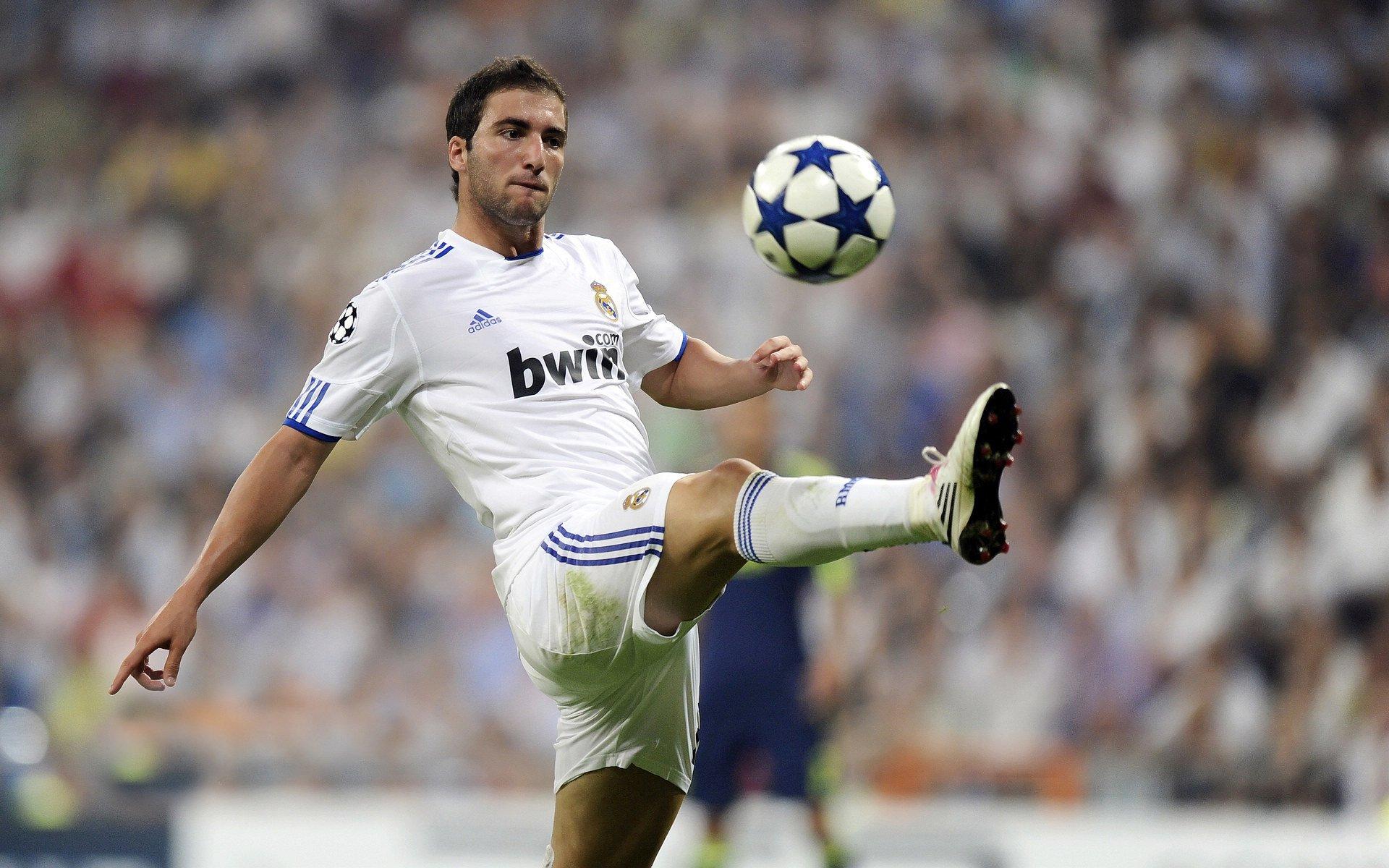 体育明星携手慈善机构,助力贫困地区儿童体育梦想