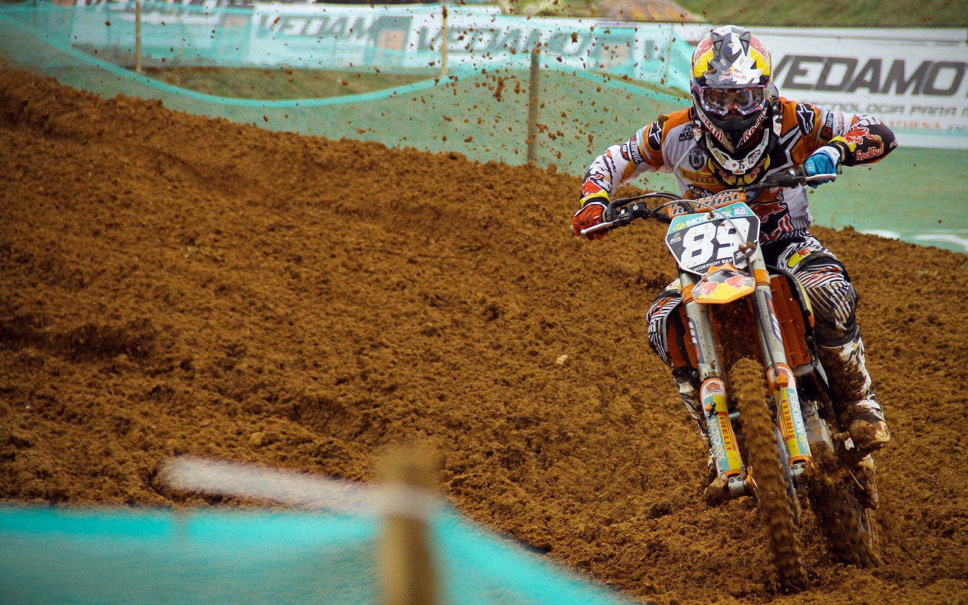 国际帆船赛激战正酣,顶尖选手逐浪争锋