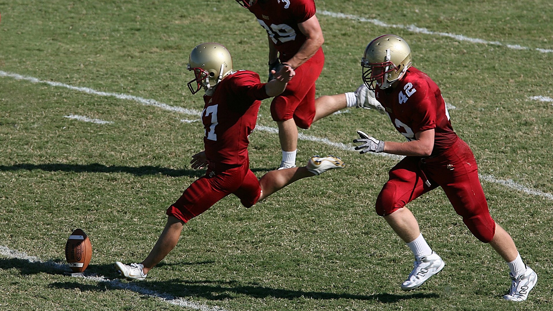 纳达尔关键破发点制胜 挺进法网半决赛